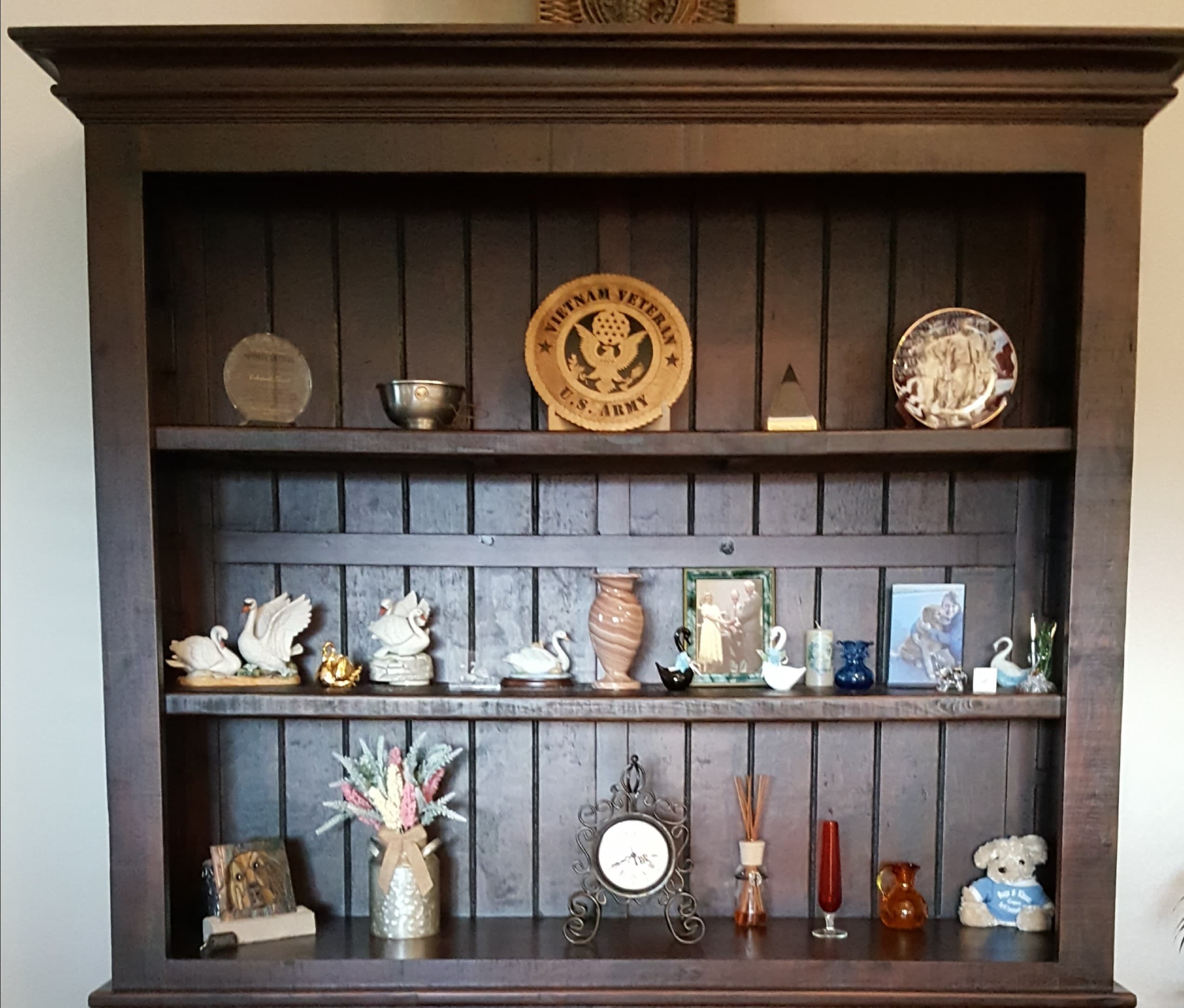 Bookshelf Makeovers - BEFORE