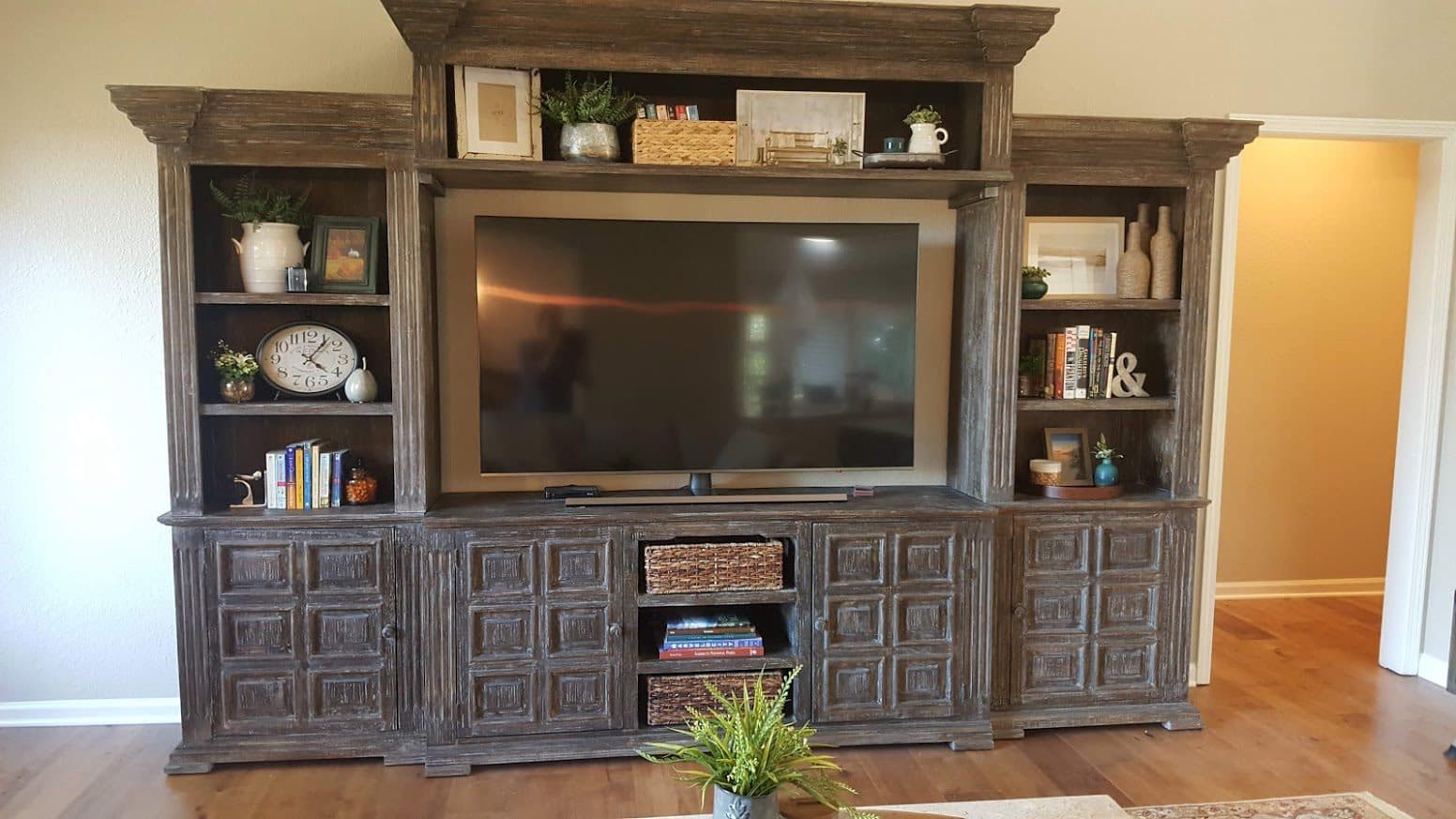 Bookshelf Makeovers - AFTER